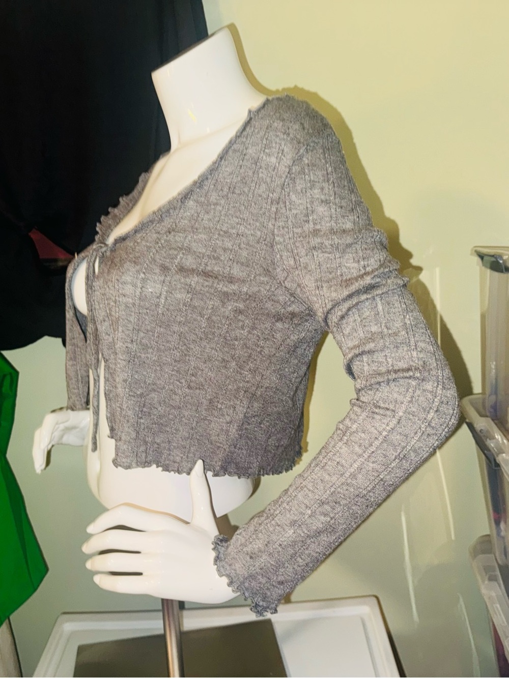👑 Size Xsmall gaze Light Gray Ribbed Tie-Front Crop Top - Picture 10 of 10